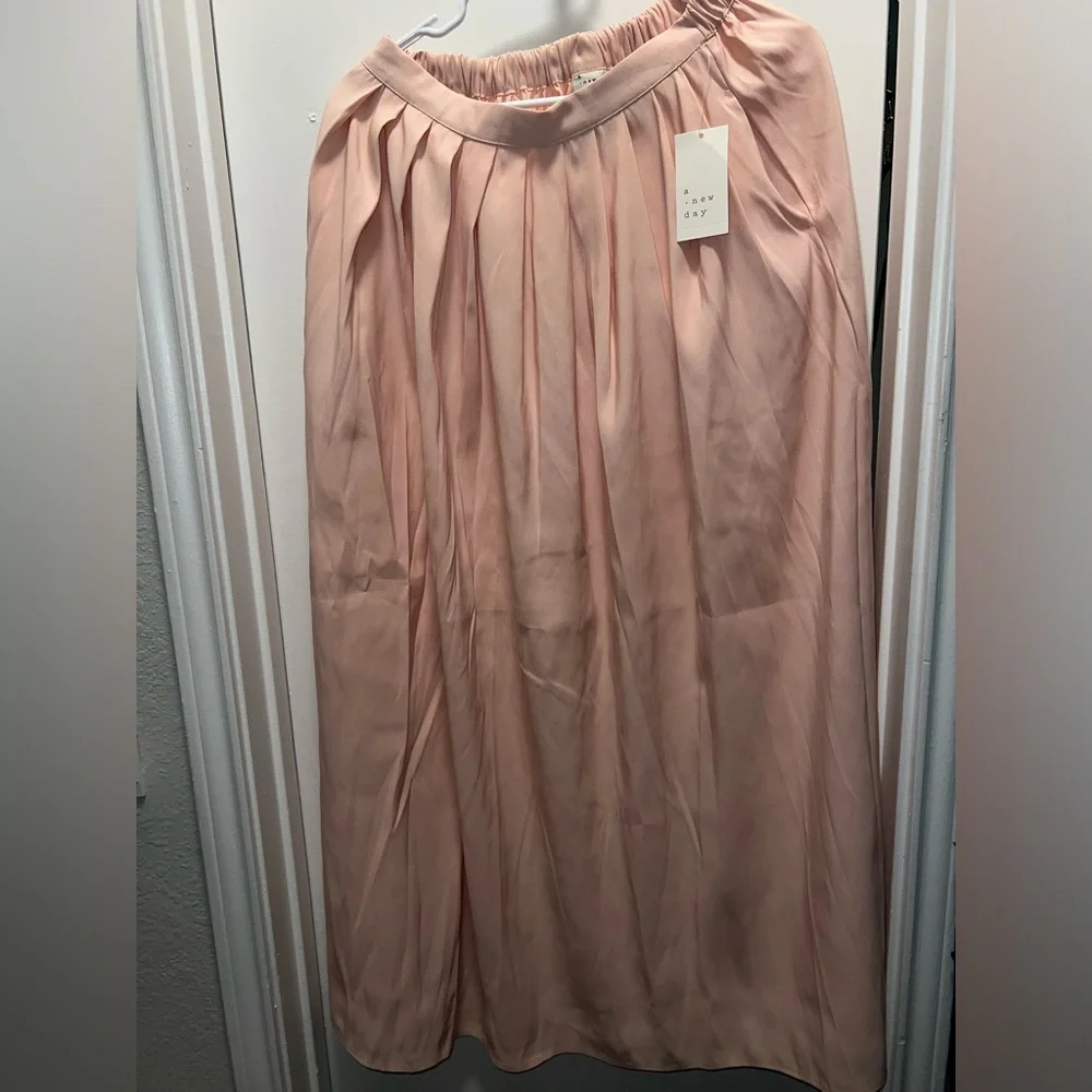 Elegant Pink Skirt - Picture 2 of 10